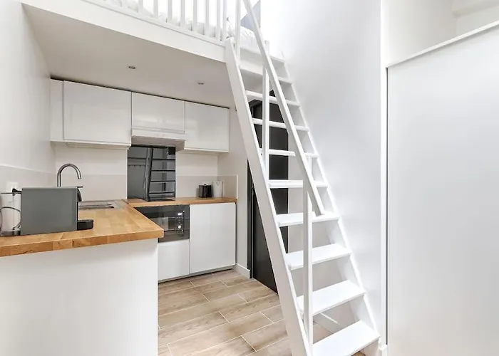 Appartement Atypique Au Coeur De Batignolles Parijs