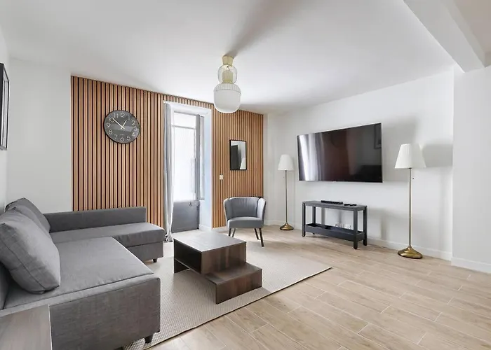 Atypique Au Coeur De Batignolles * Parijs