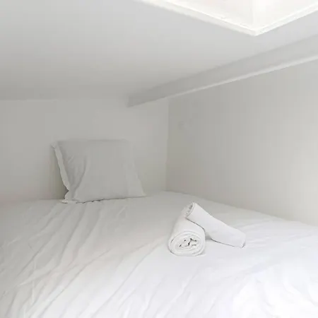 Apartament Atypique Au Coeur De Batignolles Paryż